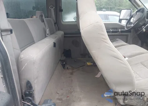 2008 Ford F250 Super Duty z USA, uszkodzony, nr VIN 1FTNX205X8EE06620